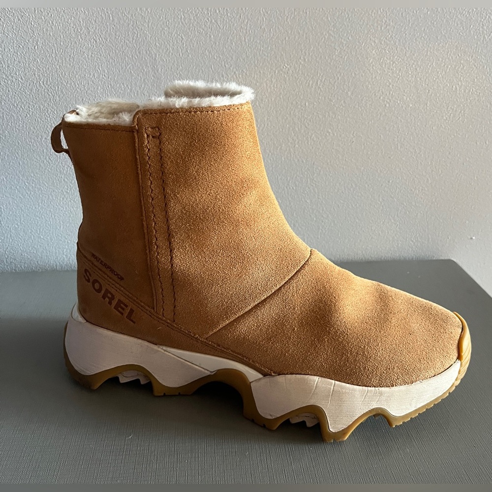 Sorel Kinetic Impact Short
Waterproof Boot is a lightweight, ankle-height boot 8